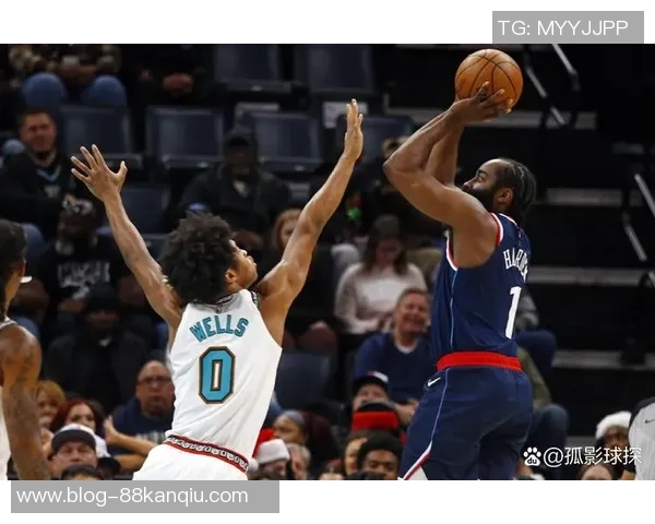 快船与爵士激战正酣球探网直播全程跟踪精彩瞬间